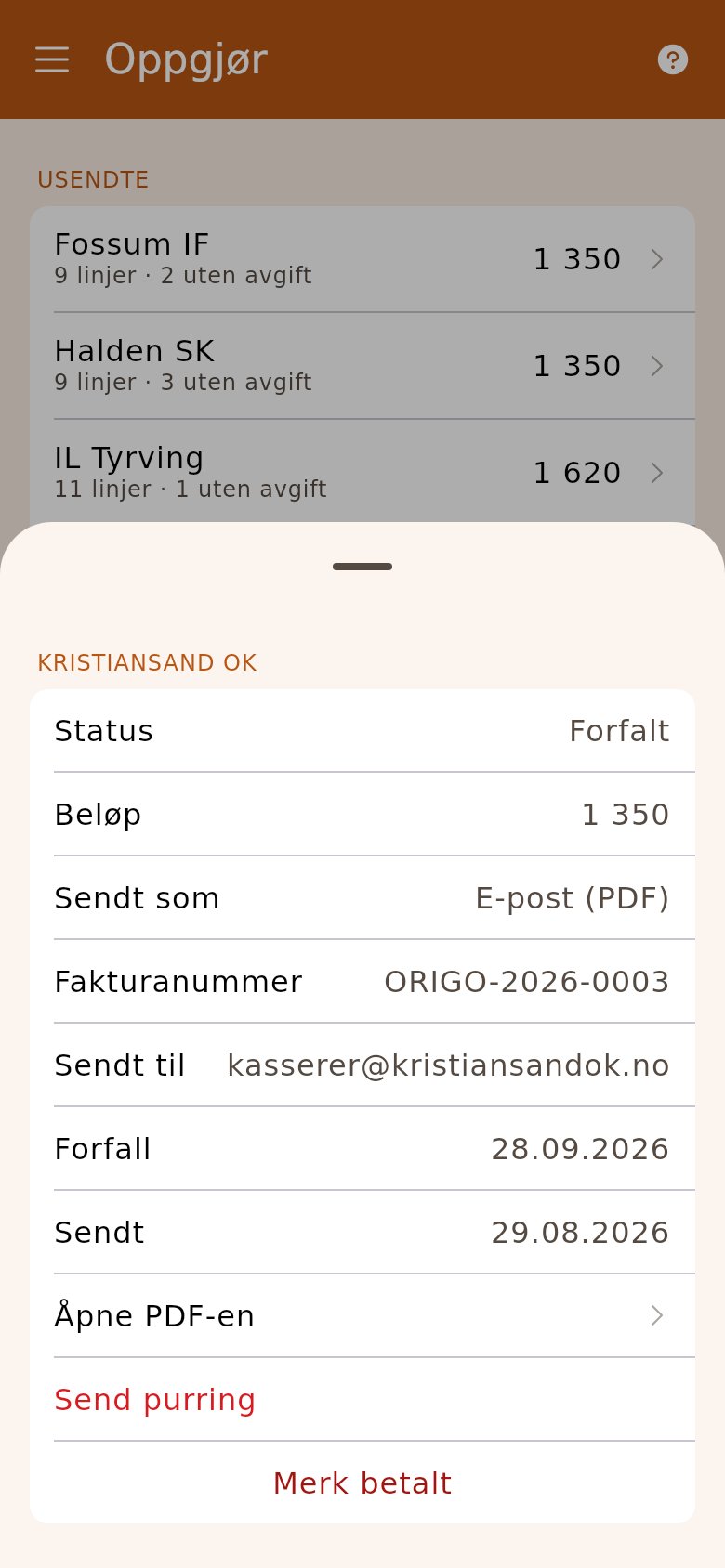 En forfalt e-postfaktura åpnet fra lista, med «Åpne PDF-en», «Send purring» og «Merk betalt»